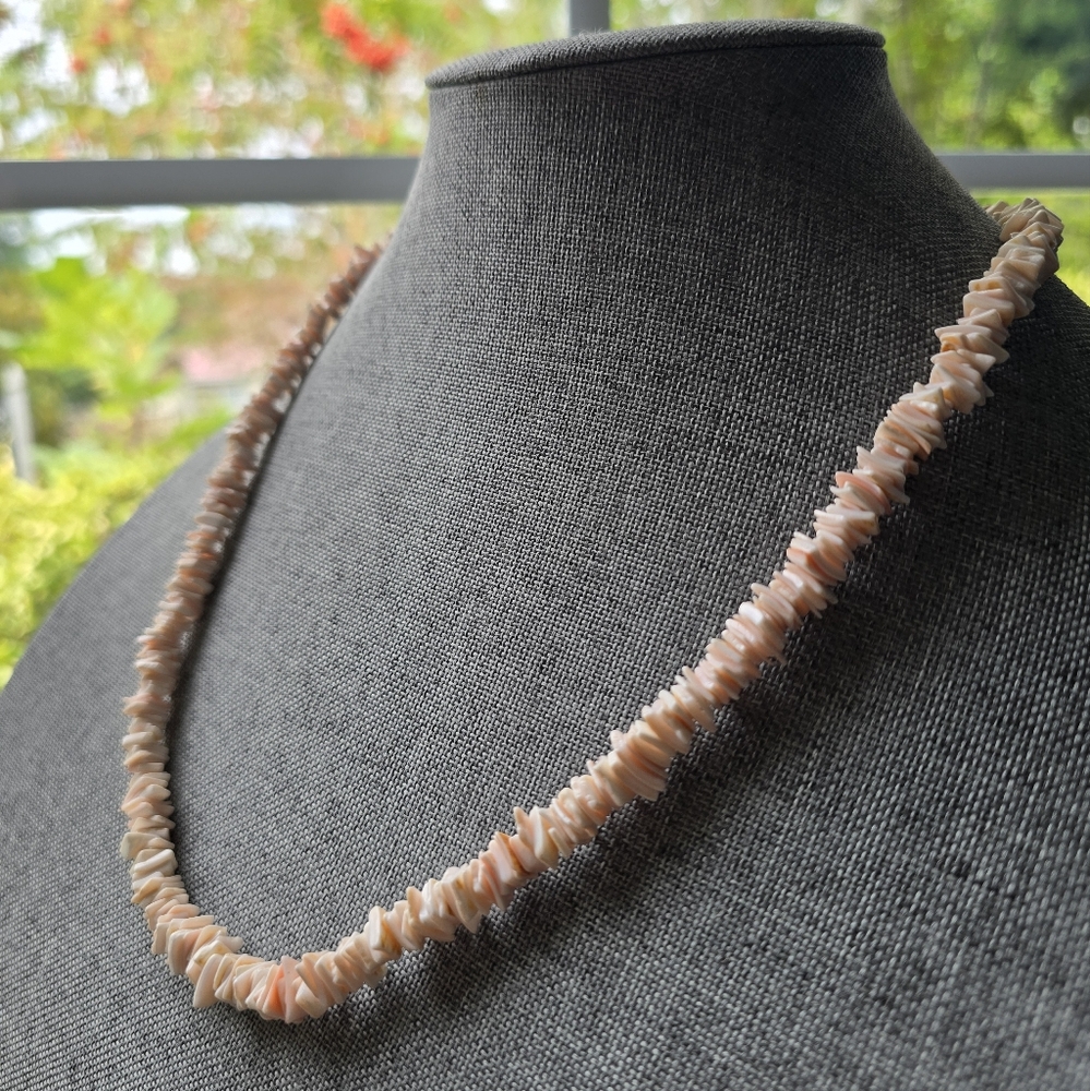 Vintage heishi shell necklace natural peachy pink chip beads mcm puka beach Boho
